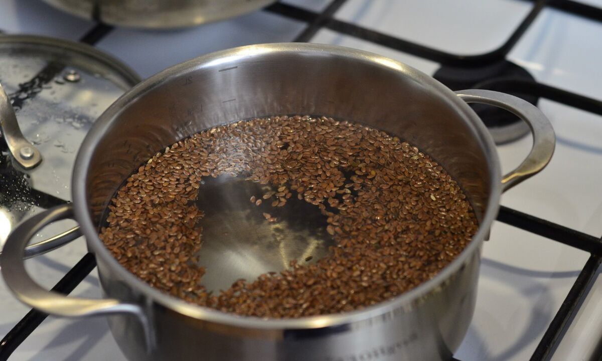 One of the options for eating flaxseed is decoction